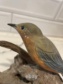 Artiste folk PHILLIP E. BROWN, Caroline du Nord, a sculpté et peint des oiseaux bleus sur du bois flotté