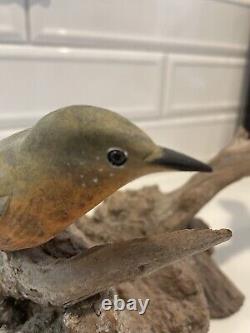 Artiste folk PHILLIP E. BROWN, Caroline du Nord, a sculpté et peint des oiseaux bleus sur du bois flotté