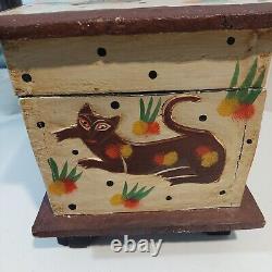 BOÎTE EN BOIS CARVÉE GRAND FORMAT AVEC CHATS EN ART POPULAIRE PRIMITIF VINTAGE Peinte à la main 19×9×10