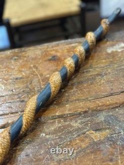 Bâton de marche ancien. Art populaire. Bois sculpté à la main vintage américain.