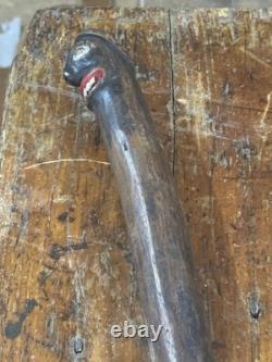 Bâton de marche d'art populaire antique en bois sculpté avec poignée en bois sculpté des Afro-Américains