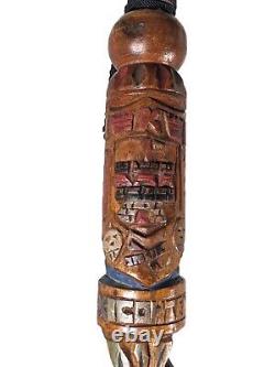 Bâton de marche en bois sculpté à la main de style tiki aztèque vintage avec visage d'oiseau de tribu - Art populaire