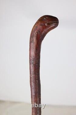 Bâton de marche en bois sculpté d'un serpent, art populaire antique, peint en rouge, mesure 34,5 pouces.