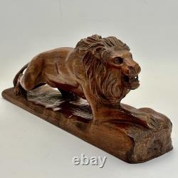 Belle grande sculpture en bois d’acajou de 18 pouces, lion sculpté à la main, art folklorique vintage.