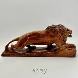 Belle sculpture en bois de mahogany de lion folklorique, grande et sculptée à la main, 18 pouces.