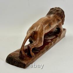Belle sculpture en bois de mahogany de lion folklorique, grande et sculptée à la main, 18 pouces.