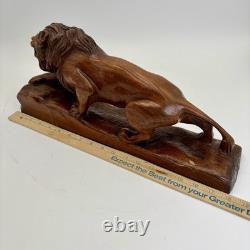 Belle sculpture en bois de mahogany de lion folklorique, grande et sculptée à la main, 18 pouces.