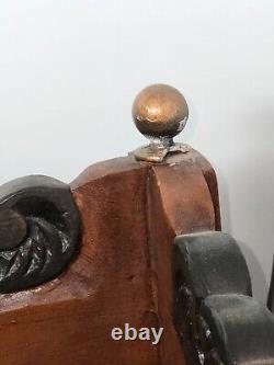 Berceau à bascule pour bébé en bois sculpté à la main antique vintage, peint à la main, art populaire rustique