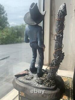 Bill Plunkett Un Bébé Qui Fume Sculpture Figurine Western Cowboy Folk Art