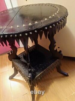 Bizarre Antique Tramp Art Lamp Table Folk Art Sculpté Gothique Ooak 1900 Ronde