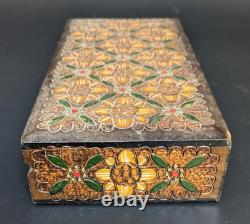 Boîte à bijoux en bois sculpté d'art populaire vintage avec des motifs floraux primitifs colorés.
