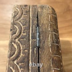 Boîte à tabac en bois sculpté scandinave antique vers 1800, art populaire norvégien