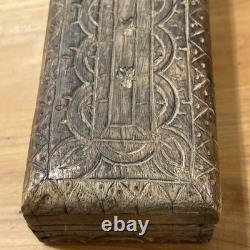 Boîte à tabac en bois sculpté scandinave antique vers 1800, art populaire norvégien