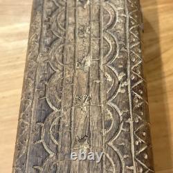 Boîte à tabac en bois sculpté scandinave antique vers 1800, art populaire norvégien