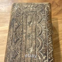 Boîte à tabac en bois sculpté scandinave antique vers 1800, art populaire norvégien