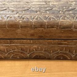 Boîte à tabac en bois sculpté scandinave antique vers 1800, art populaire norvégien