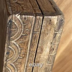 Boîte à tabac en bois sculpté scandinave antique vers 1800, art populaire norvégien
