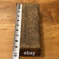 Boîte à tabac en bois sculpté scandinave antique vers 1800, art populaire norvégien
