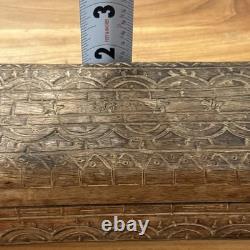 Boîte à tabac en bois sculpté scandinave antique vers 1800, art populaire norvégien