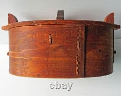 Boîte en bois cintré nordique en art populaire primitif antique sculpté Tine/Svepask 8