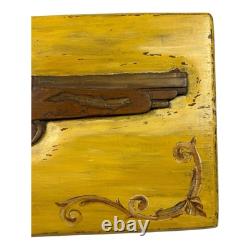 Boîte en bois pour arme à poudre noire en folk art sculptée à la main antique