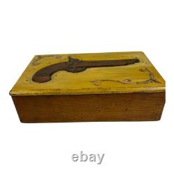 Boîte en bois pour arme à poudre noire en folk art sculptée à la main antique
