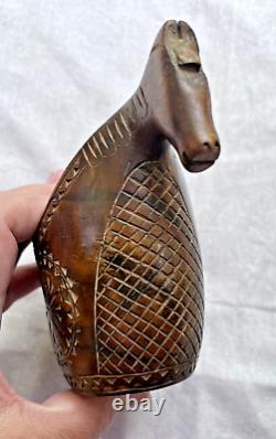 Bol à bière en bois sculpté à la main avec deux têtes de chevaux en folk art vintage norvégien