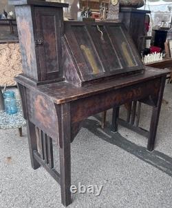 Bureau et chaise en arts et métiers antiques en pyrogravure sculptée, art populaire tramp AAFA années 1910