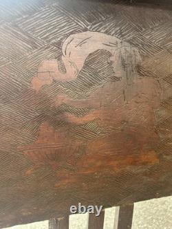 Bureau et chaise en arts et métiers antiques en pyrogravure sculptée, art populaire tramp AAFA années 1910