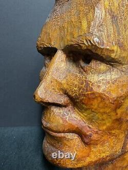 Buste en bois sculpté à la main représentant un homme, art populaire et de grande taille des années 1930
