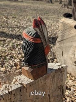 Buste indien en bois sculpté à la main, art populaire amérindien antique