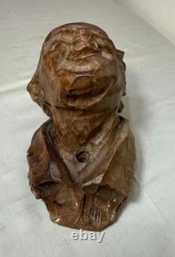 Buste mural en sculpture d'art populaire représentant un vieil homme, en bois sculpté à la main, du 19e siècle, style victorien.