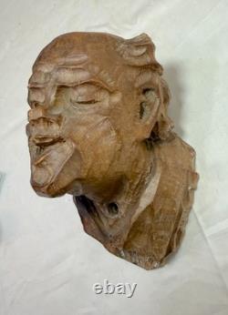 Buste mural en sculpture d'art populaire représentant un vieil homme, en bois sculpté à la main, du 19e siècle, style victorien.