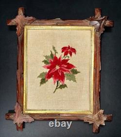 CADRE ANTIQUE en ART TRAMP Sculpté avec Poinsettia en Broderie au Point de Laine Art Populaire Victorien en Bois