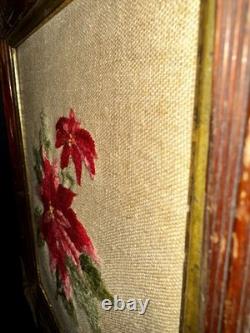 CADRE ANTIQUE en ART TRAMP Sculpté avec Poinsettia en Broderie au Point de Laine Art Populaire Victorien en Bois