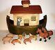 C'est L'arme De Noah. Vintage Folk Art Shaker Noah's Ark 1991. Vieillesse