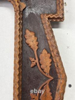 Cadre en bois sculpté de style tramp art antique grand 1890 Art populaire fin