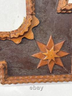 Cadre en bois sculpté de style tramp art antique grand 1890 Art populaire fin