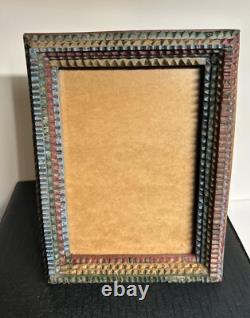 Cadre photo en bois multicolore arc-en-ciel Tramp Art 8x6 sculpté/gravé art populaire