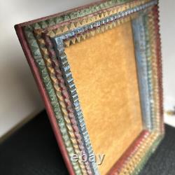 Cadre photo en bois multicolore arc-en-ciel Tramp Art 8x6 sculpté/gravé art populaire