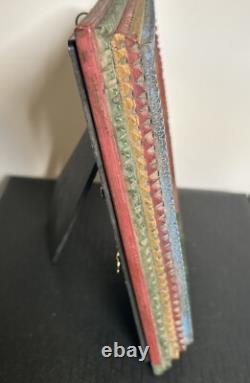 Cadre photo en bois multicolore arc-en-ciel Tramp Art 8x6 sculpté/gravé art populaire