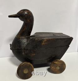 Canard en bois sculpté à la main antique sur roues, art populaire avec compartiment secret/Lire