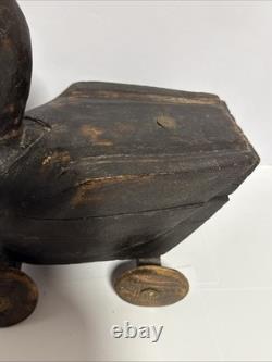 Canard en bois sculpté à la main antique sur roues, art populaire avec compartiment secret/Lire