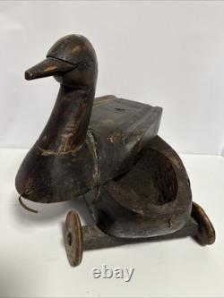 Canard en bois sculpté à la main antique sur roues, art populaire avec compartiment secret/Lire