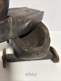 Canard en bois sculpté à la main antique sur roues, art populaire avec compartiment secret/Lire