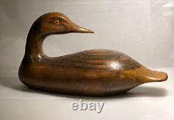 Canard leurre en bois sculpté à la main / Signé par l'artiste en 1995 / Une beauté