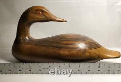 Canard leurre en bois sculpté à la main / Signé par l'artiste en 1995 / Une beauté
