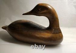 Canard leurre en bois sculpté à la main / Signé par l'artiste en 1995 / Une beauté
