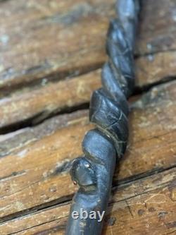 Canne de marche antique. Art populaire. Bois sculpté à la main, vintage américain.
