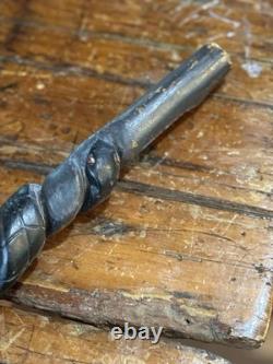 Canne de marche antique. Art populaire. Bois sculpté à la main, vintage américain.